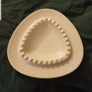 Vtg. Mid-Century Franciscan Earthenware White W/ Blk. Speckles Triangle Ashtray.